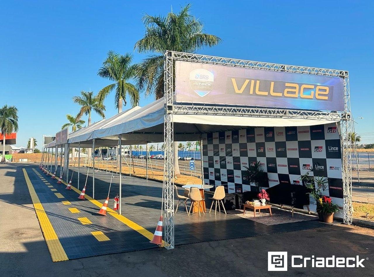 Pisos Plasticos Personalizados Criadeck Stock Car Goiania 2024.